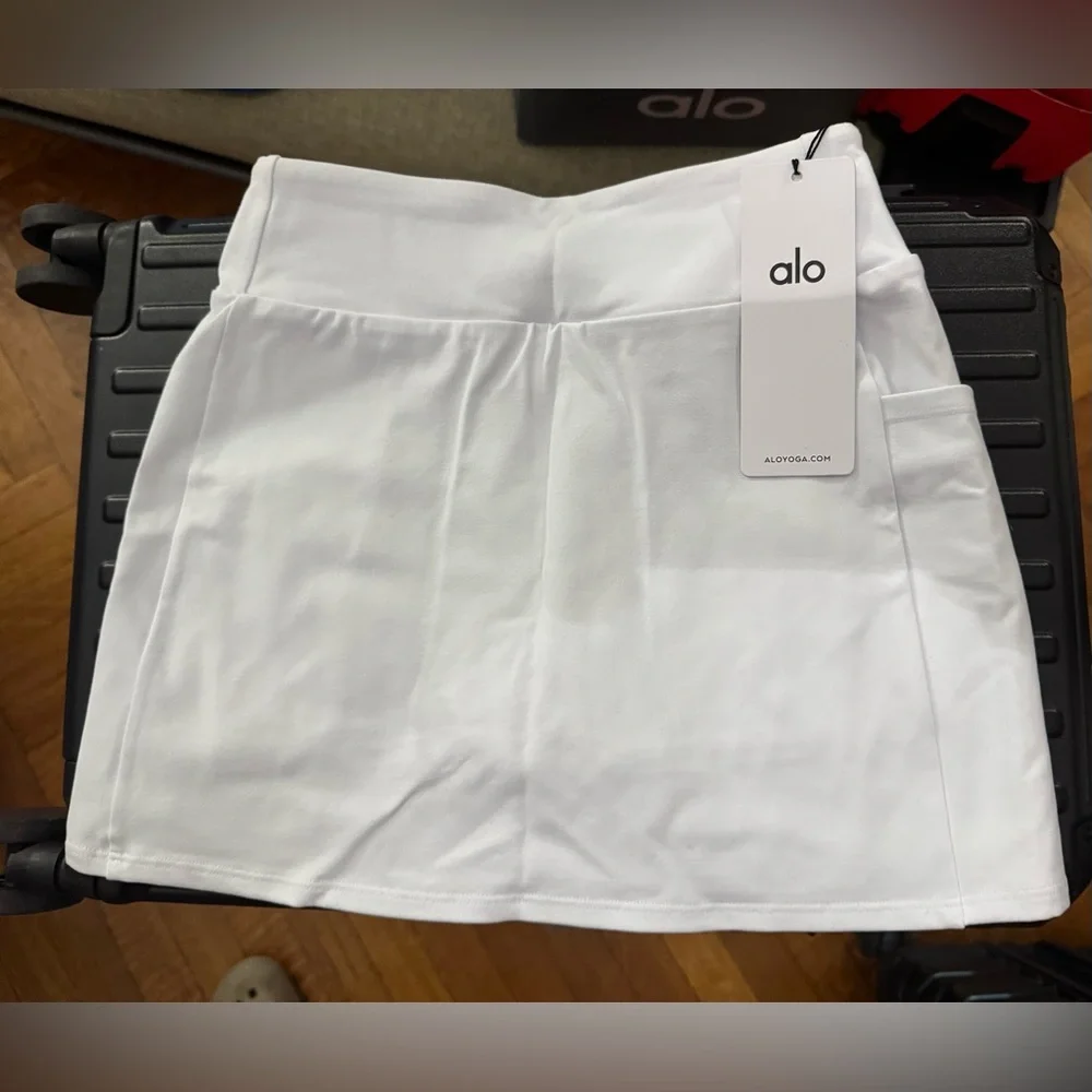 (NWT) ALO YOGA Airbrush High-Waist Good Form Tennis Skirt (with short attached)